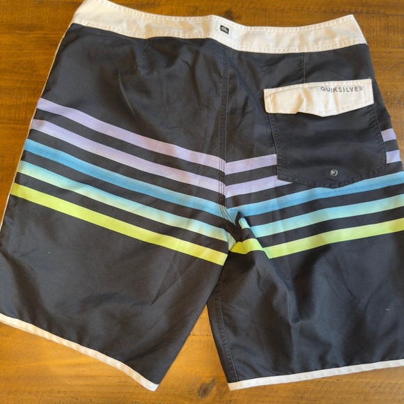 Men's Quicksilver black and colored stripe Boardshorts size 34 nwot - Picture 2 of 5